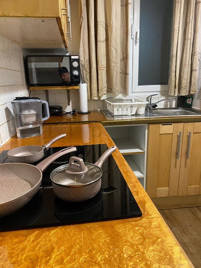 Huge And Affordable 3 Bedroom Flat In Hammersmith For 7 People With Welcome Breakfast London Kültér fotó