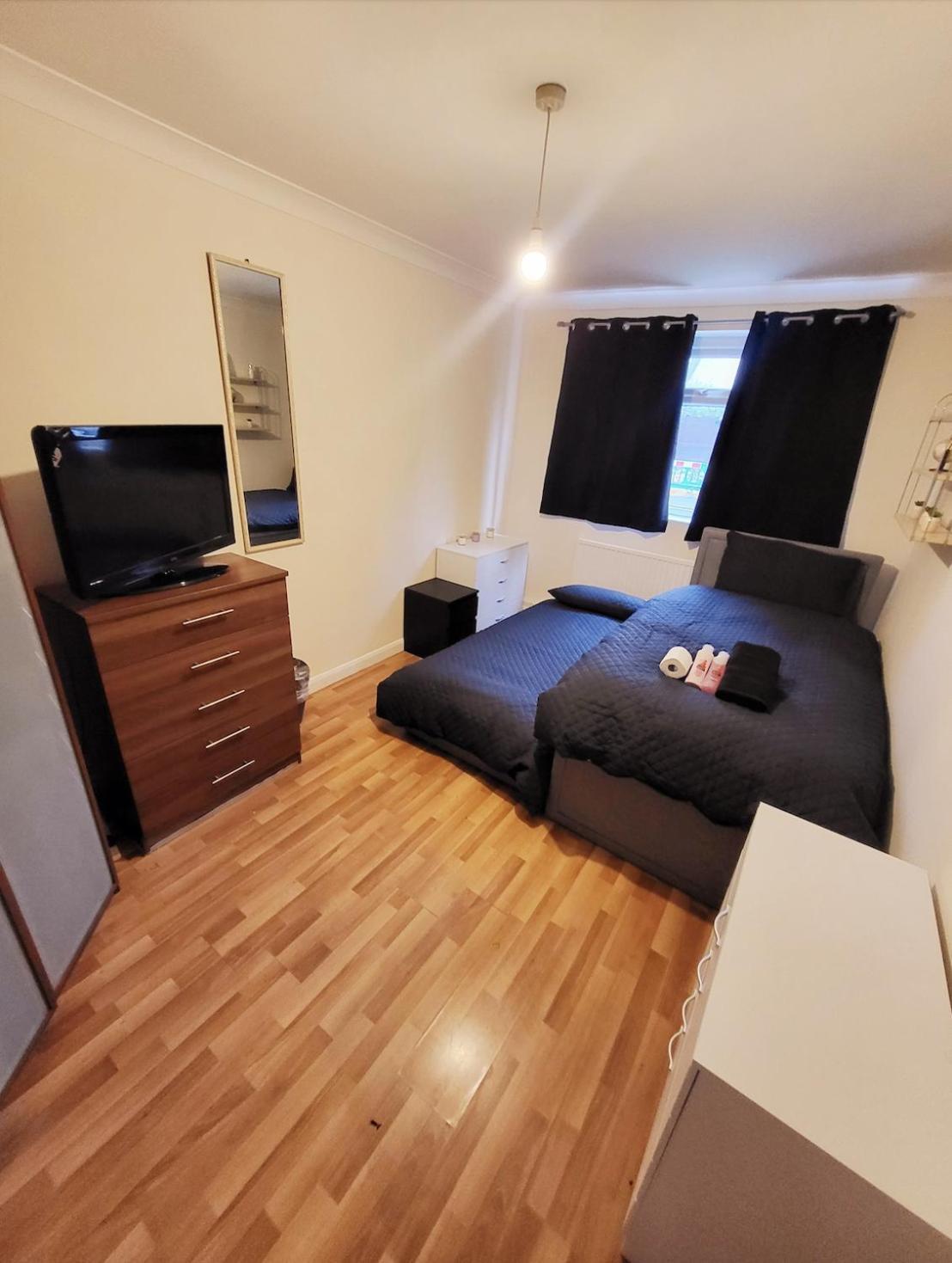 Huge And Affordable 3 Bedroom Flat In Hammersmith For 7 People With Welcome Breakfast London Kültér fotó