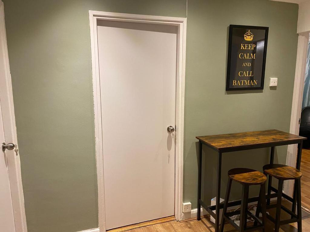 Huge And Affordable 3 Bedroom Flat In Hammersmith For 7 People With Welcome Breakfast London Kültér fotó