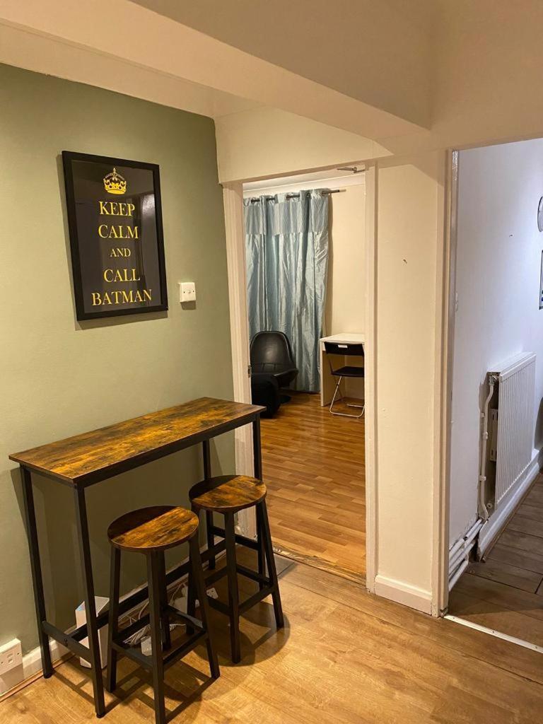 Huge And Affordable 3 Bedroom Flat In Hammersmith For 7 People With Welcome Breakfast London Kültér fotó