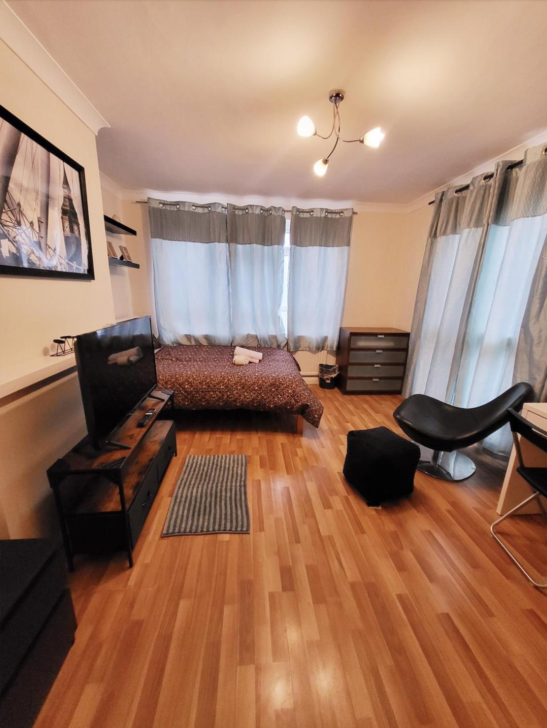 Huge And Affordable 3 Bedroom Flat In Hammersmith For 7 People With Welcome Breakfast London Kültér fotó
