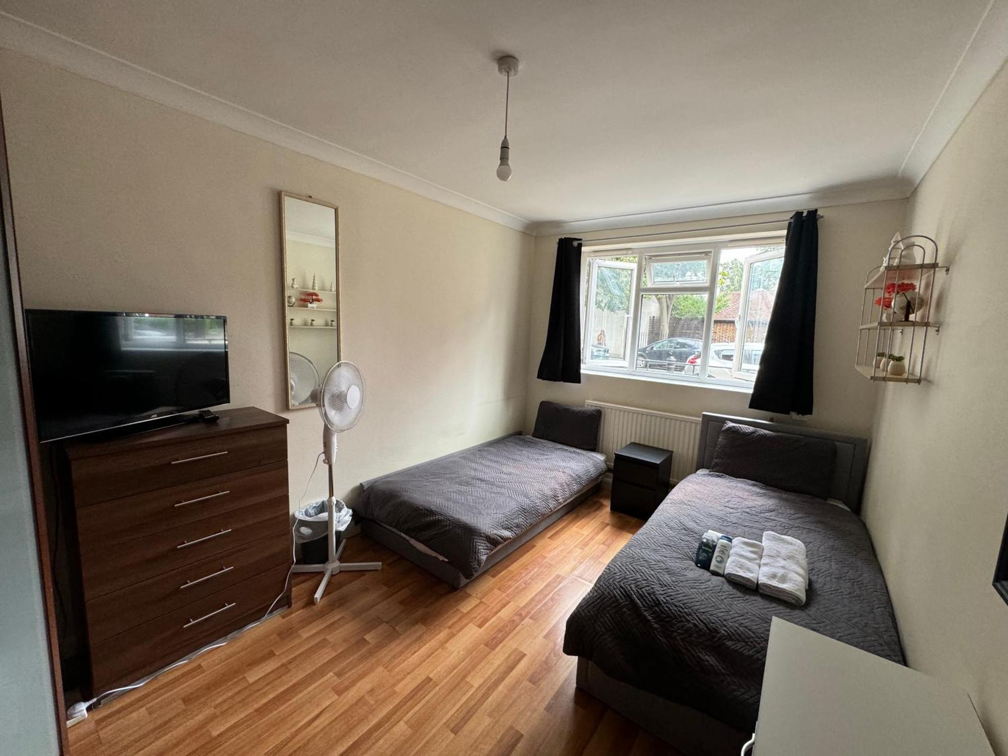 Huge And Affordable 3 Bedroom Flat In Hammersmith For 7 People With Welcome Breakfast London Kültér fotó