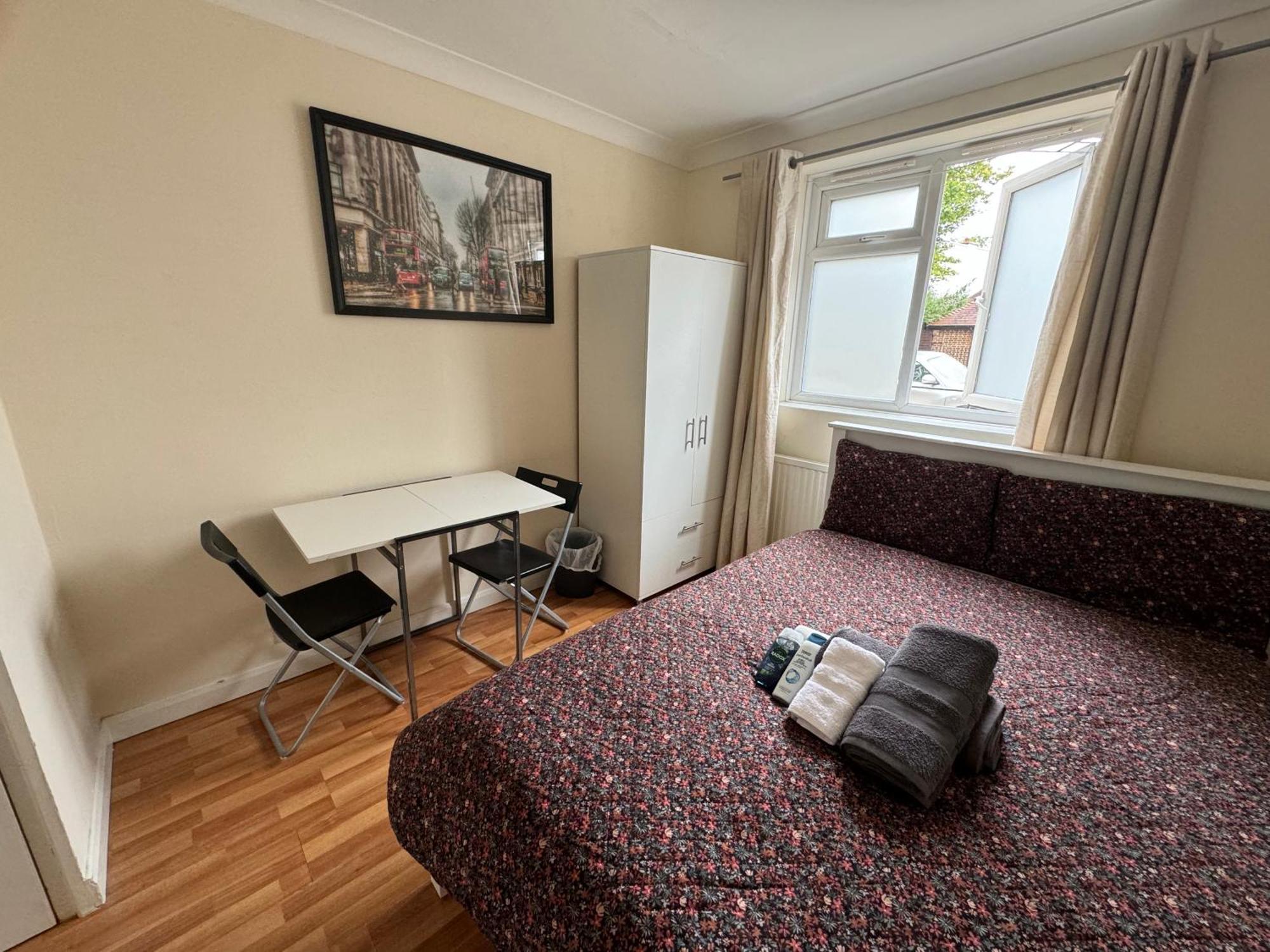 Huge And Affordable 3 Bedroom Flat In Hammersmith For 7 People With Welcome Breakfast London Kültér fotó