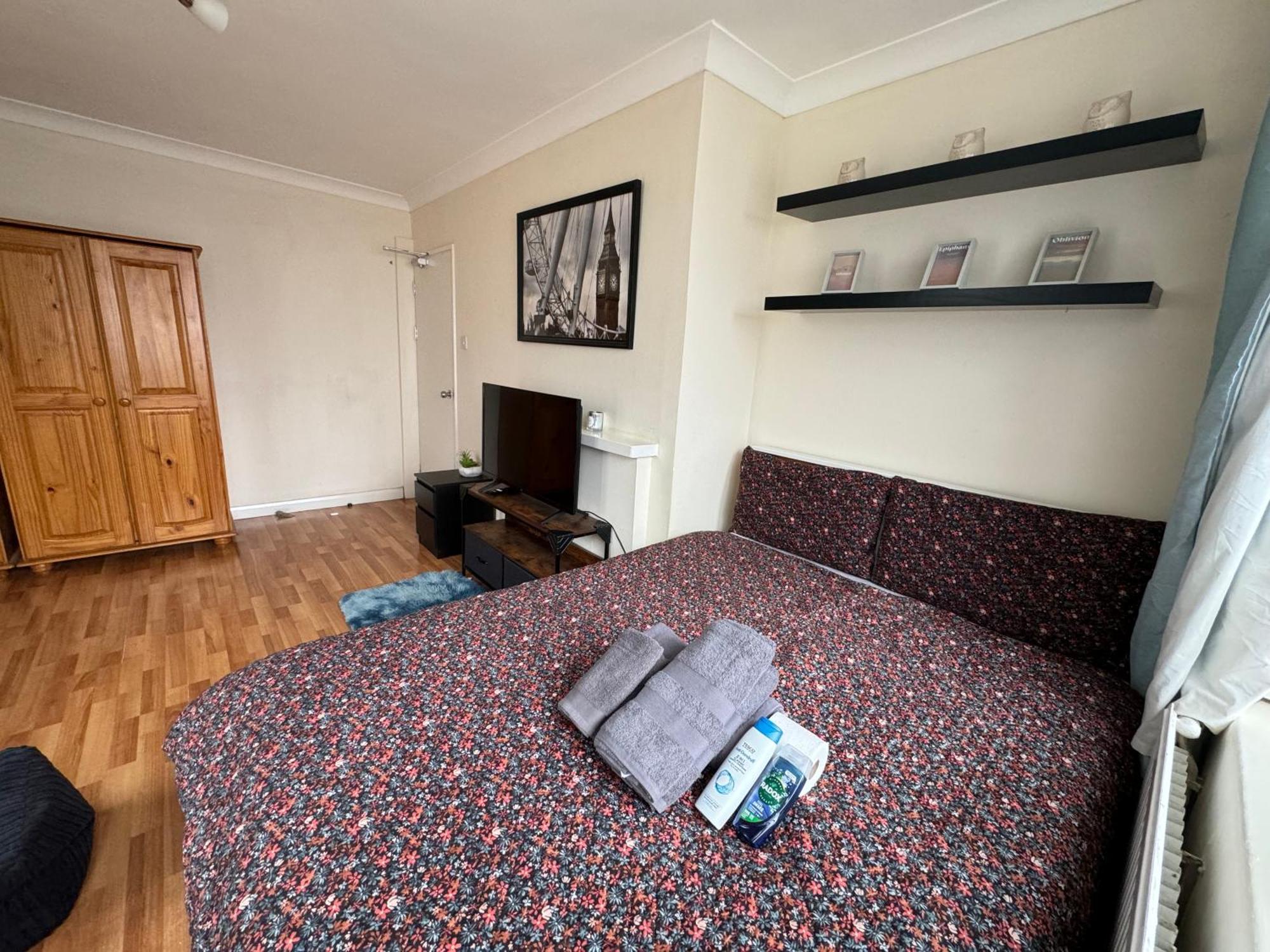 Huge And Affordable 3 Bedroom Flat In Hammersmith For 7 People With Welcome Breakfast London Kültér fotó