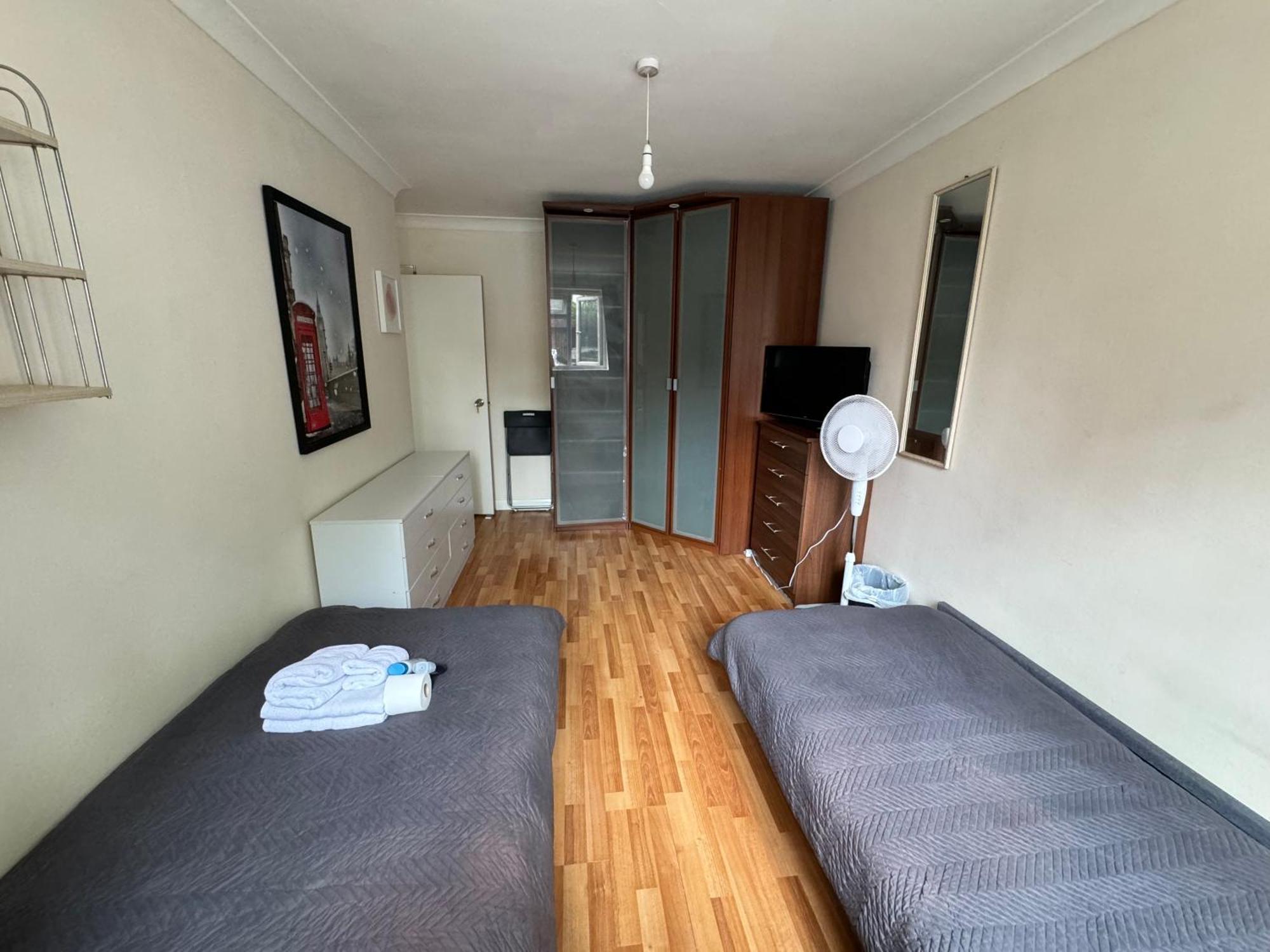 Huge And Affordable 3 Bedroom Flat In Hammersmith For 7 People With Welcome Breakfast London Kültér fotó